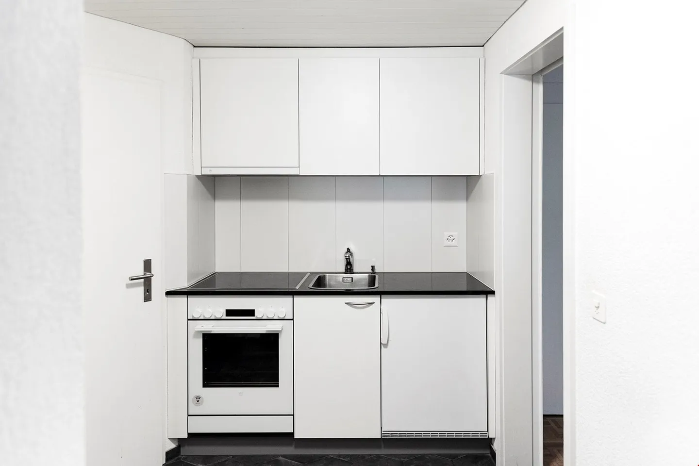 Do you want to live centrally? 1.5 room apartment, 2nd floor right - Photo 2 of 26