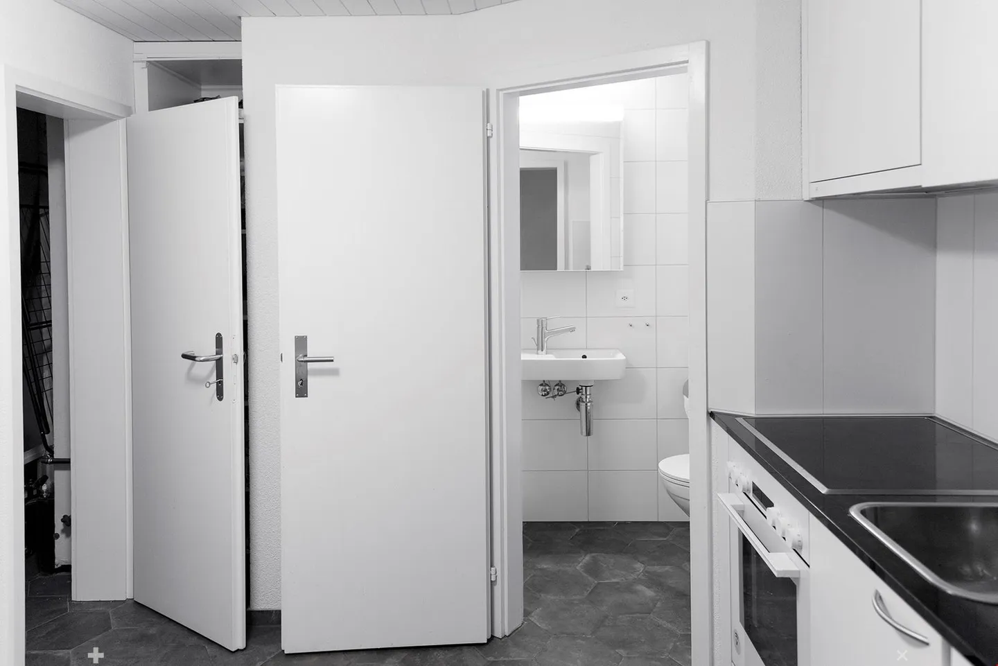 Do you want to live centrally? 1.5 room apartment, 2nd floor right - Photo 3 of 26