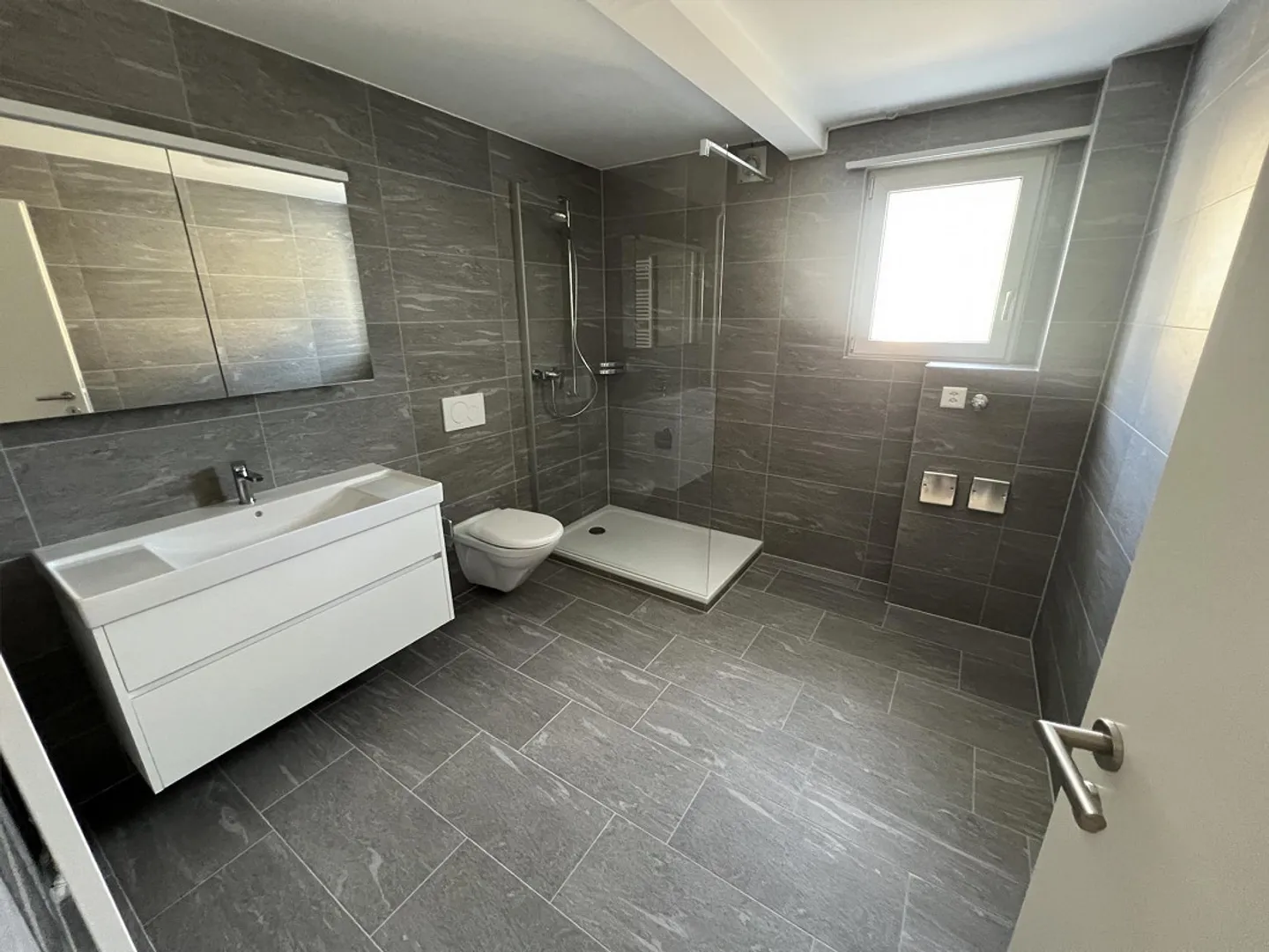 Prima locazione! - appartamento 3.5 stanze completamente ristrutturato e bello con grande balcone - Foto 6 di 9