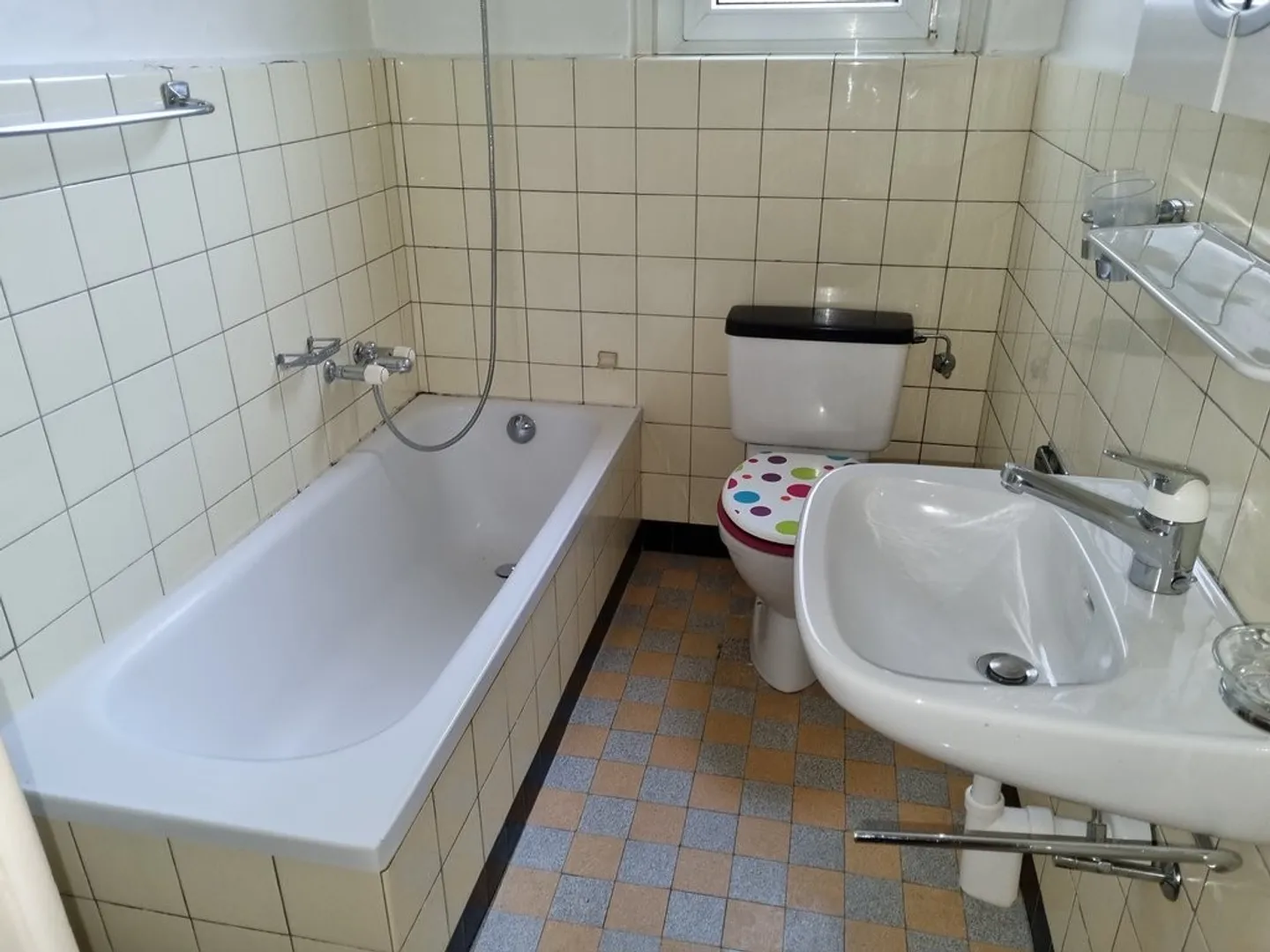 3 rooms with balcony in a small house - Photo 8 of 12