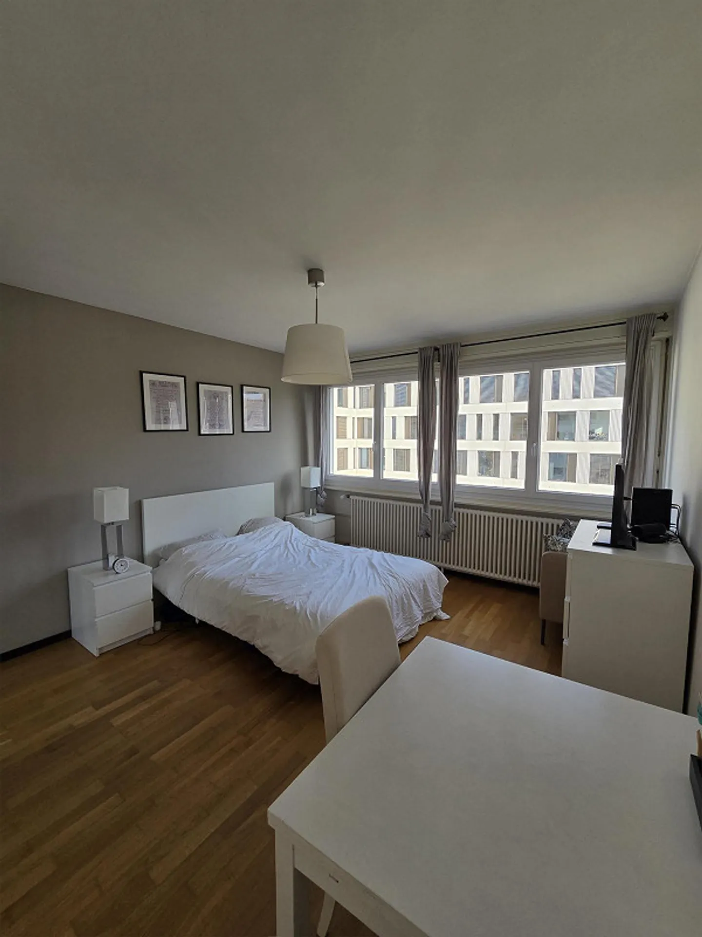 Moderne möblierte 1,5-Zimmer-Wohnung mit Balkon am Boulevard de la Cluse - Foto 2 von 13