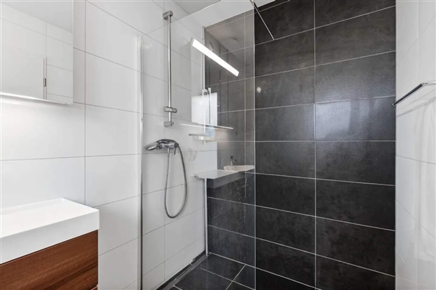 Maison individuelle moderne de 4,5 pièces avec PV à Reinach AG - Photo 8 sur 13