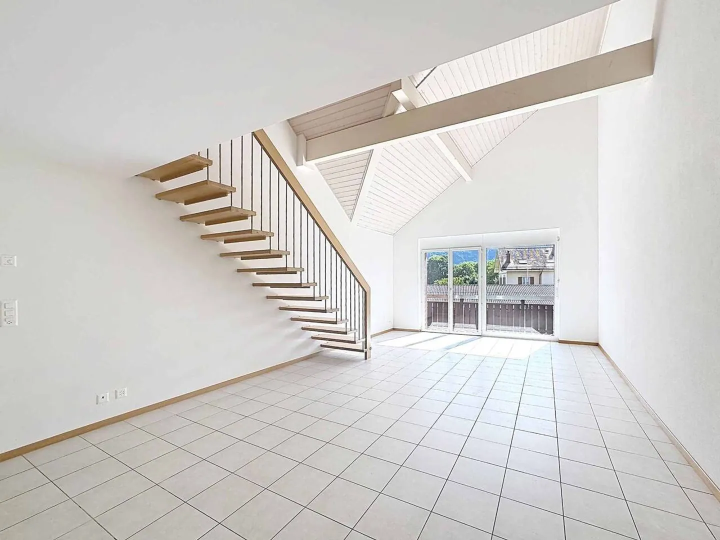 Grand 4.5 pièces de 137.7 m2 avec mezzanine et balcons couverts - Photo 2 sur 11