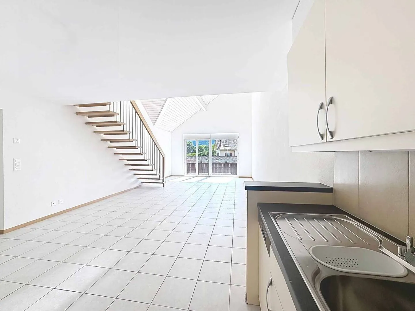 Grand 4.5 pièces de 137.7 m2 avec mezzanine et balcons couverts - Photo 3 sur 11