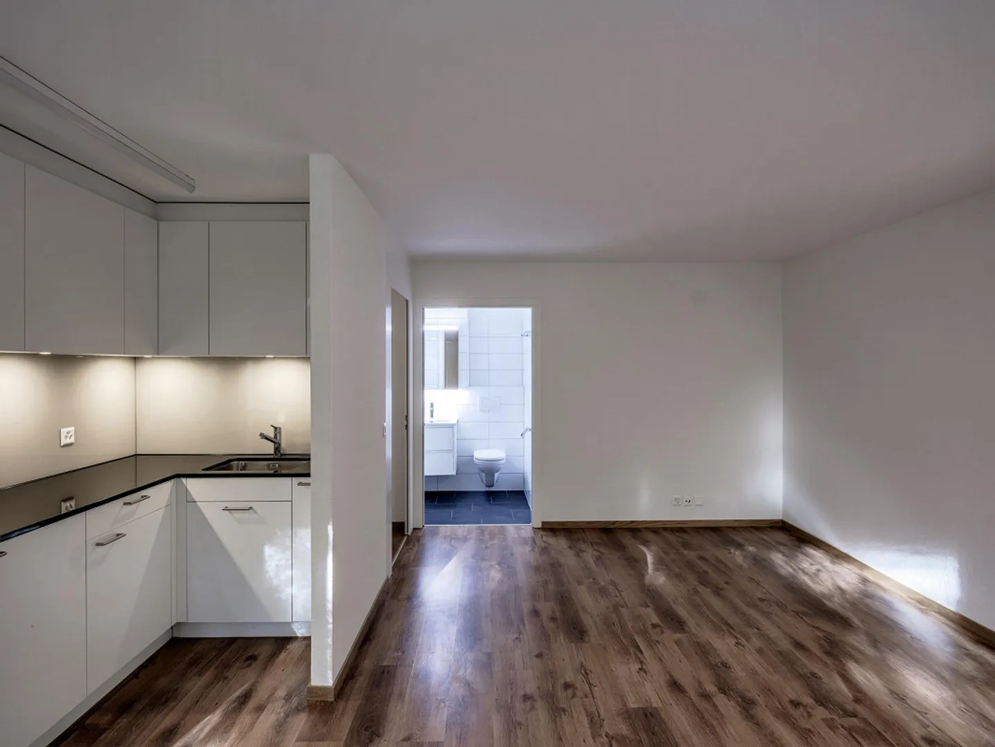 Petit appartement dans le centre-ville, vue sur la verdure - Photo 6 sur 8