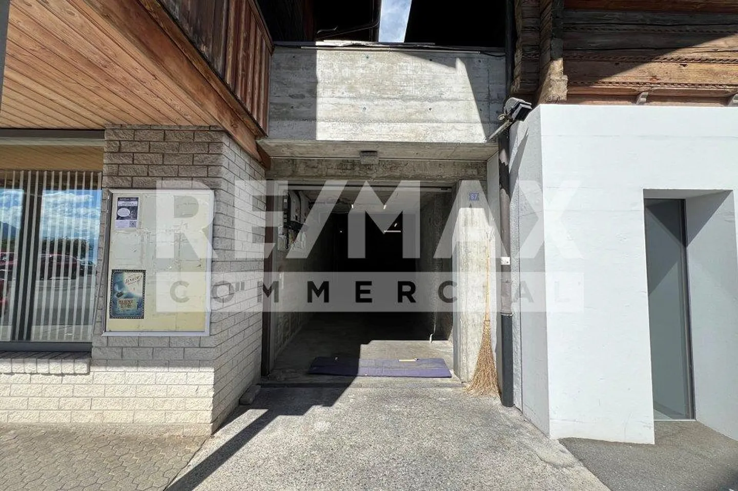 192 m2 Lagerraum mit Büro und PW-Einfahrt in Brienz zu vermieten - Photo 10 of 11