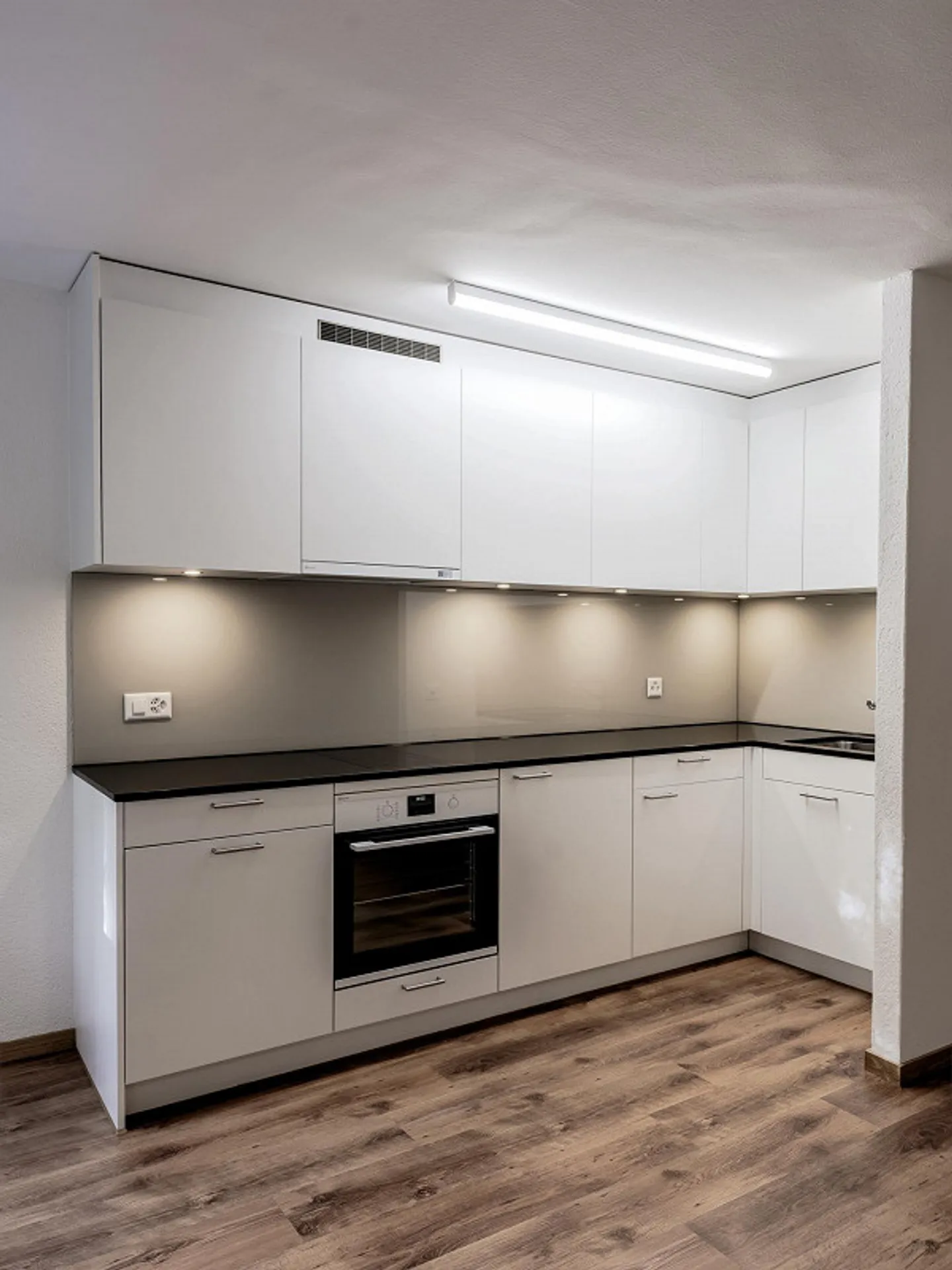 Petit appartement dans le centre-ville, vue sur la verdure - Photo 2 sur 8