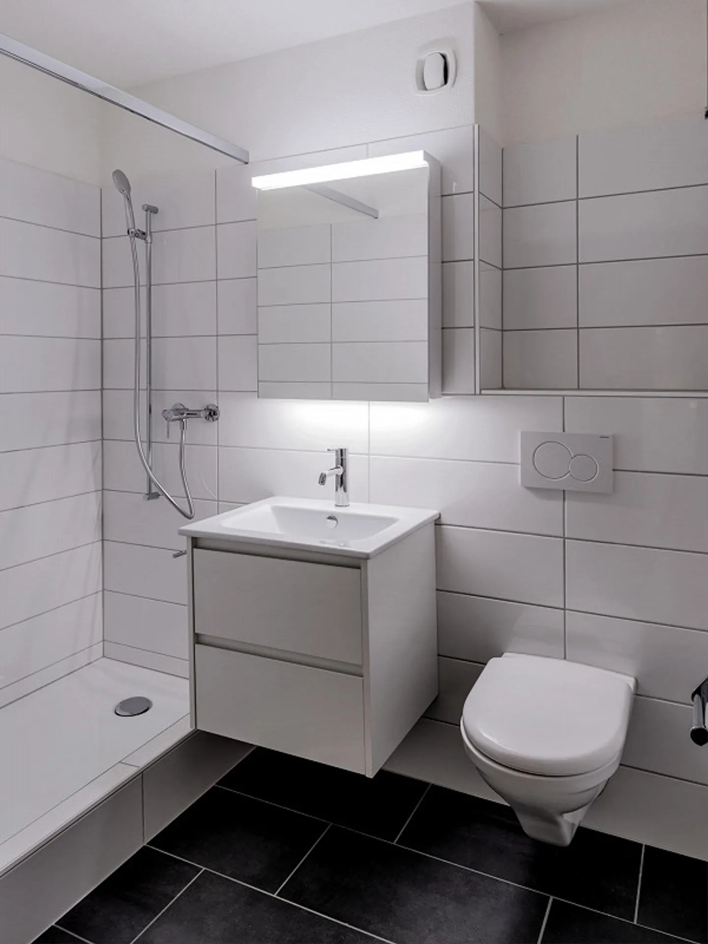 Petit appartement dans le centre-ville, vue sur la verdure - Photo 4 sur 8