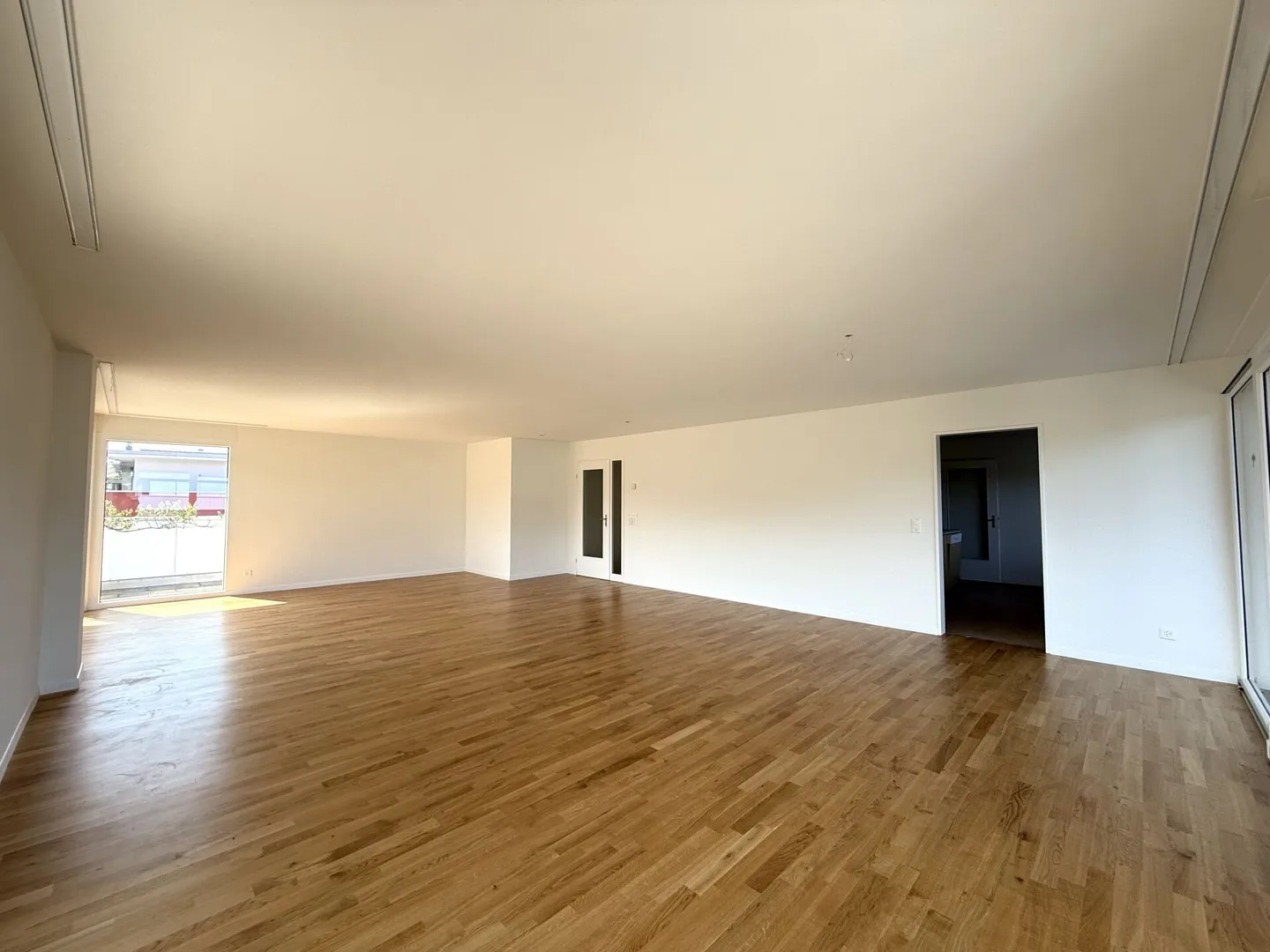Ready for immediate occupancy - bright penthouse apartment in Aesch BL - Photo 2 of 16