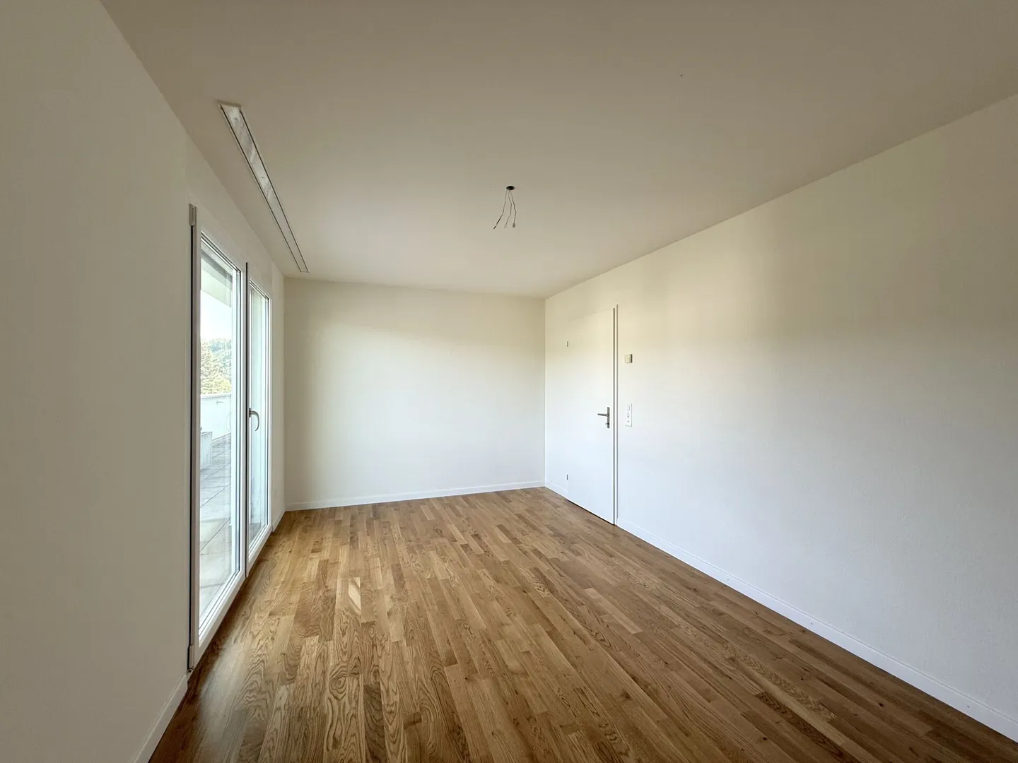 Ready for immediate occupancy - bright penthouse apartment in Aesch BL - Photo 5 of 16
