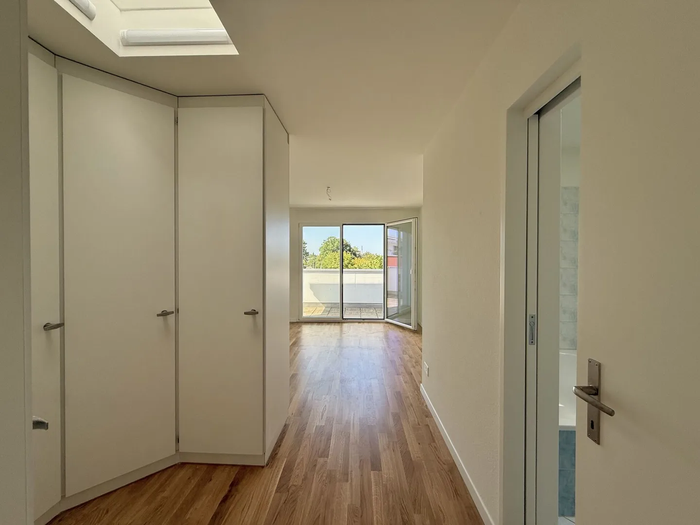 Ready for immediate occupancy - bright penthouse apartment in Aesch BL - Photo 7 of 16