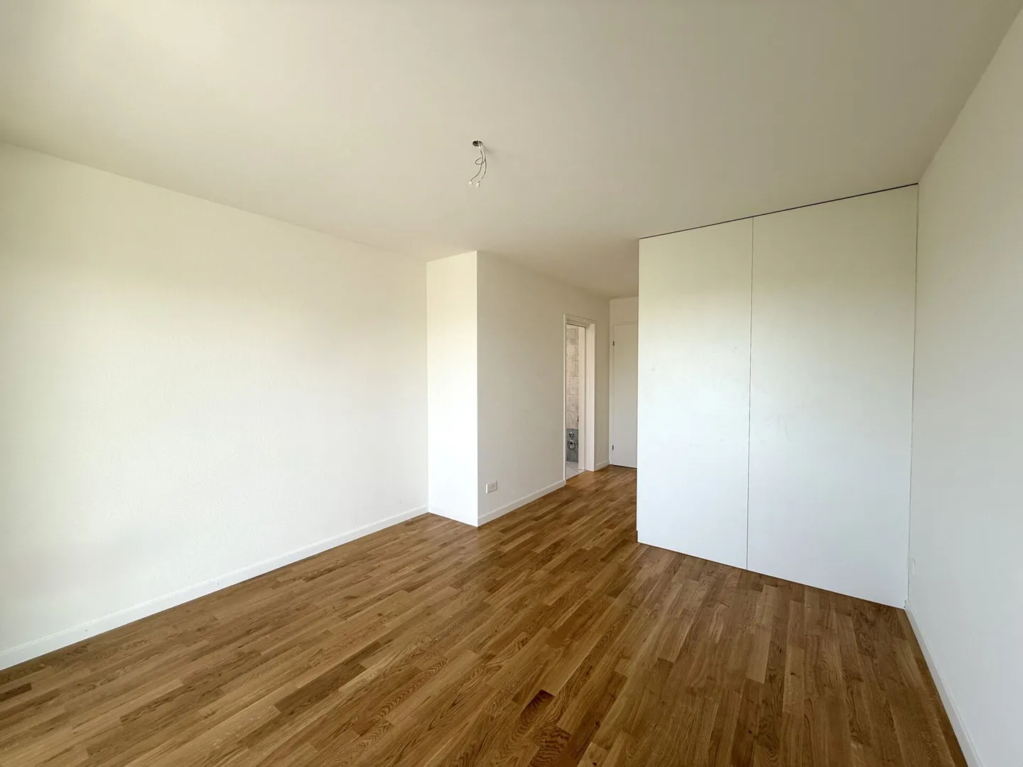Ready for immediate occupancy - bright penthouse apartment in Aesch BL - Photo 8 of 16
