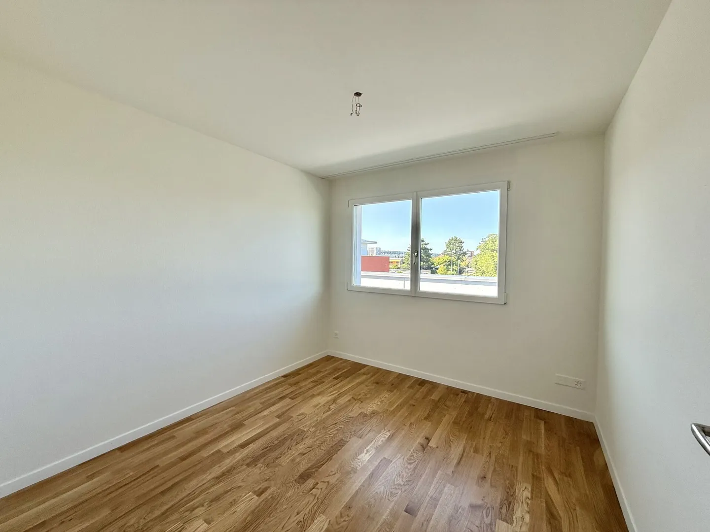 Ready for immediate occupancy - bright penthouse apartment in Aesch BL - Photo 6 of 16