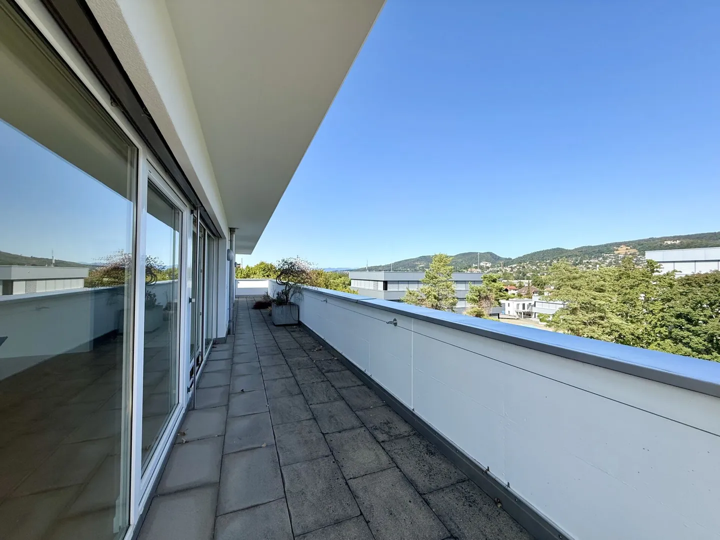 Ready for immediate occupancy - bright penthouse apartment in Aesch BL - Photo 13 of 16