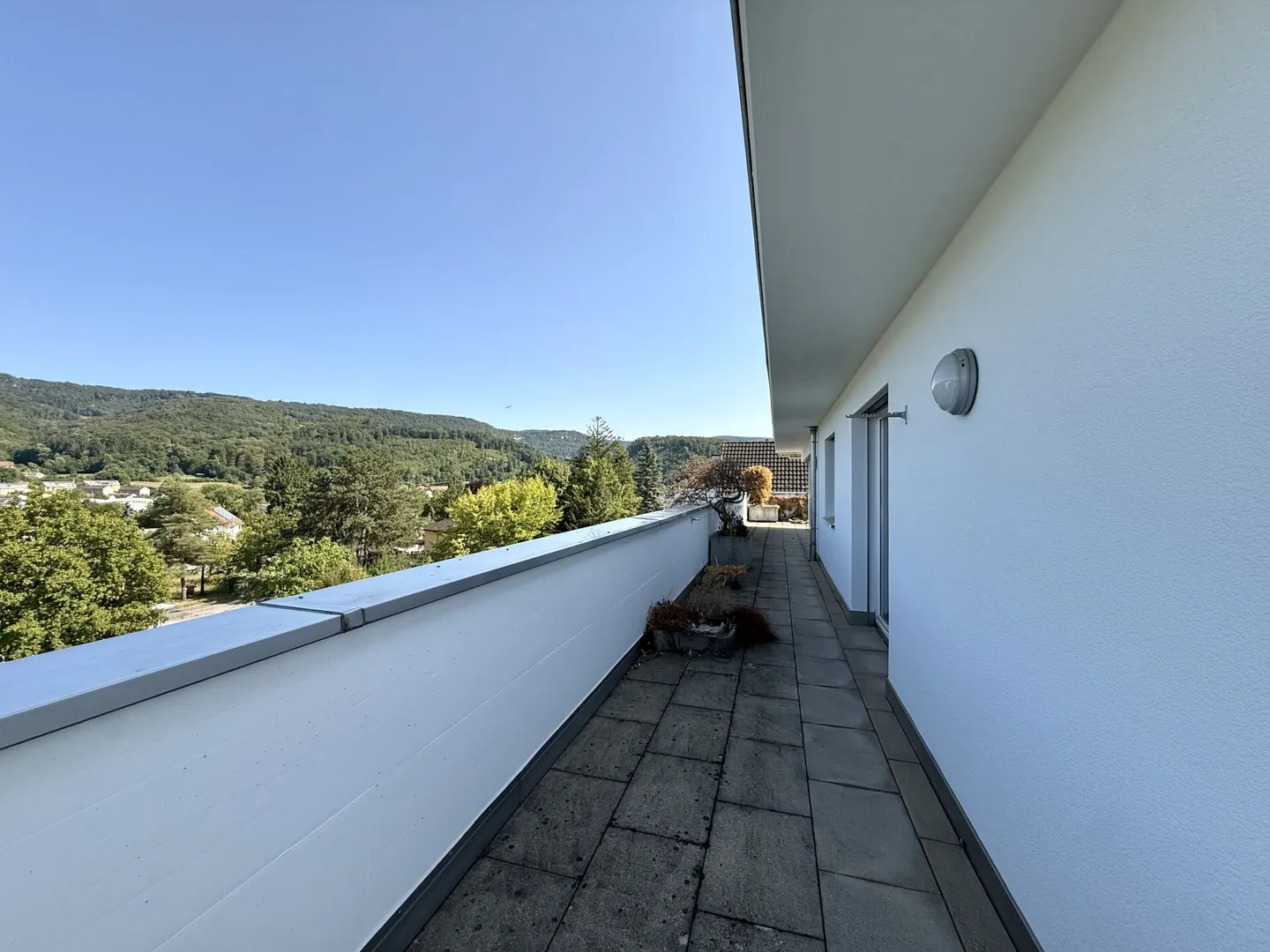 Ready for immediate occupancy - bright penthouse apartment in Aesch BL - Photo 14 of 16