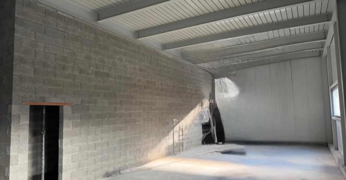 Mixed-use building for rent - Photo 8 of 8