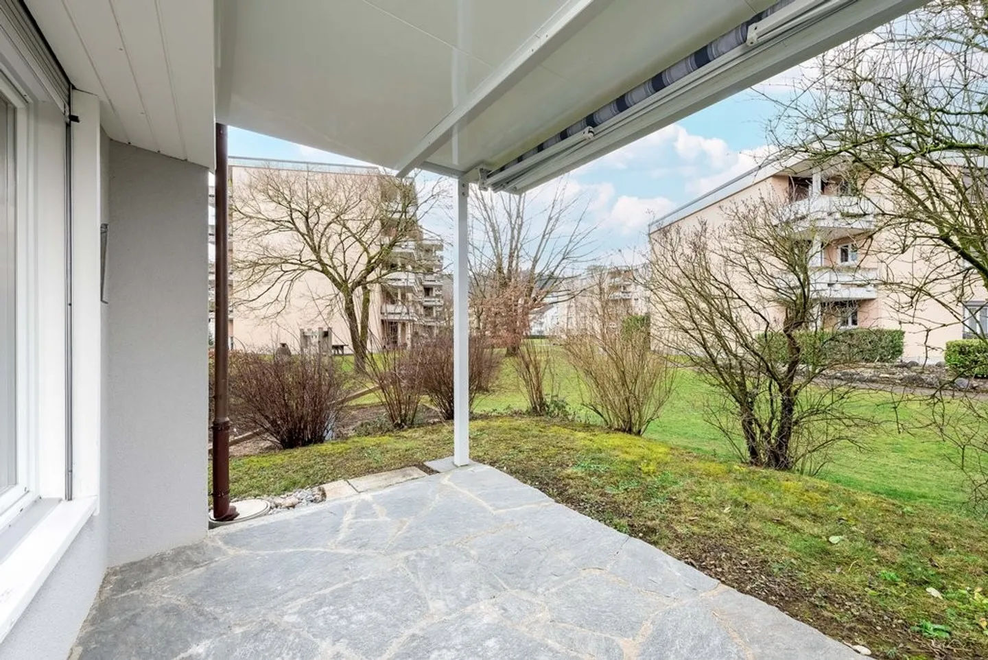Idyllic apartment with large garden seating area - Photo 4 of 9