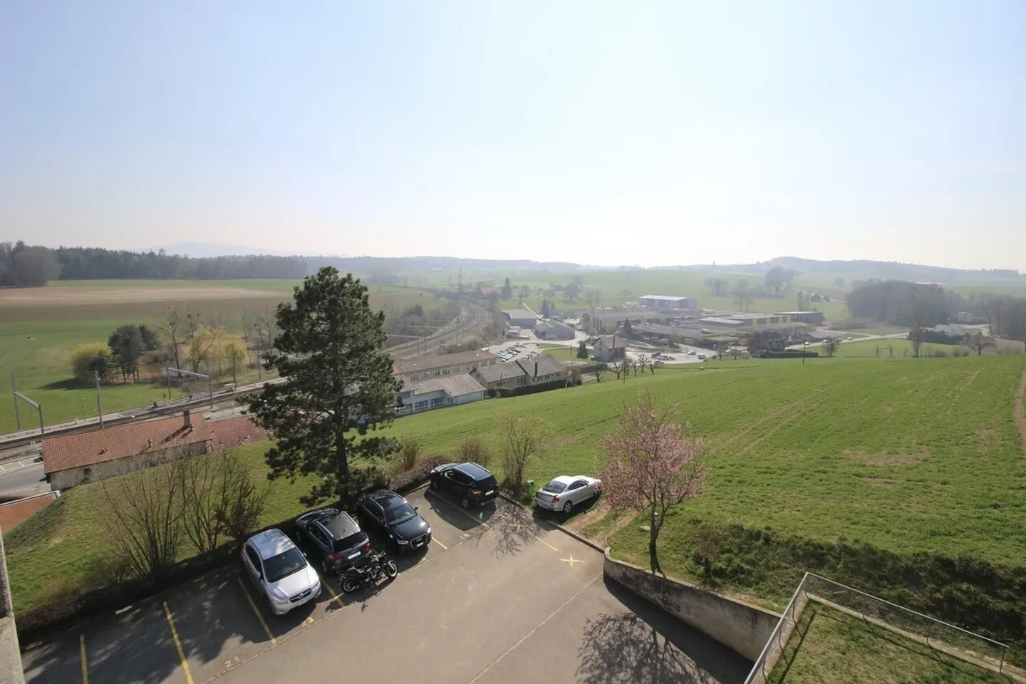 Appartement spacieux en cadre verdoyant - Photo 5 sur 13