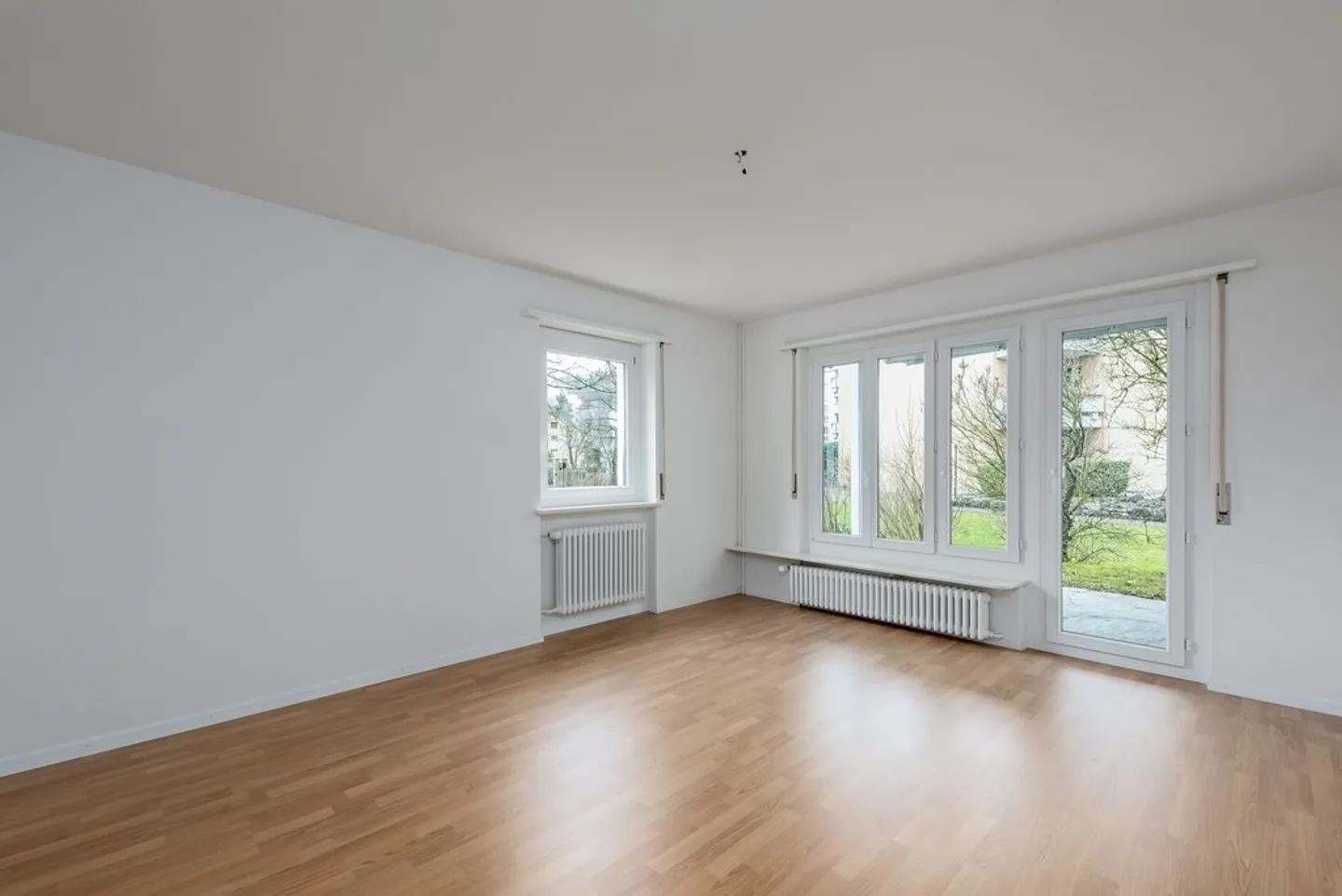 Idyllic apartment with large garden seating area - Photo 3 of 9