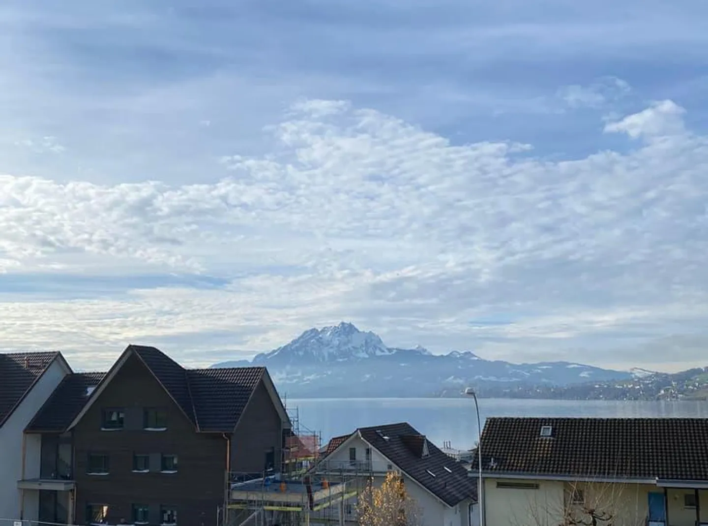 Grosse Wohnung mit Seesicht am Fuss der Rigi mit Platz für Homeoffice - Photo 1 of 14