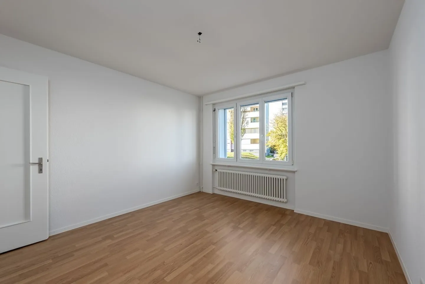 Idyllic apartment with large garden seating area - Photo 8 of 9