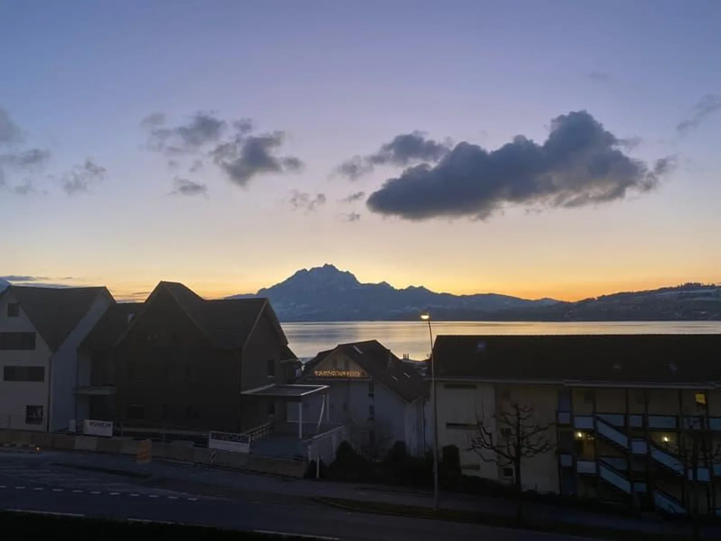 Grosse Wohnung mit Seesicht am Fuss der Rigi mit Platz für Homeoffice - Photo 3 of 14