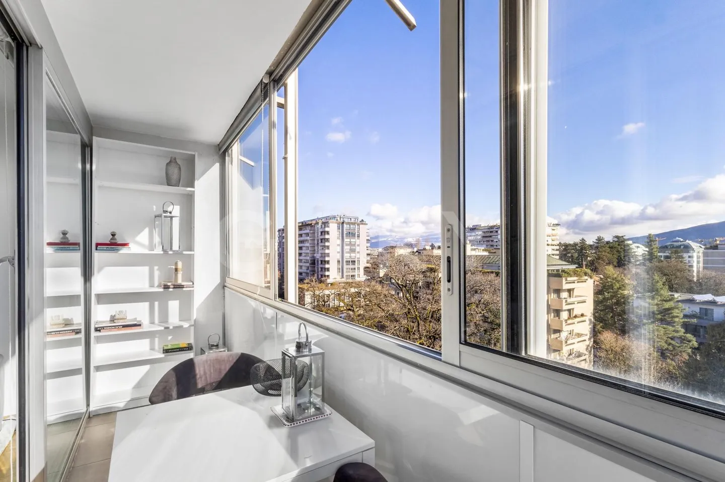 Rare studio in the attic, unobstructed view and absolute tranquility in the heart of Geneva - Photo 5 of 11