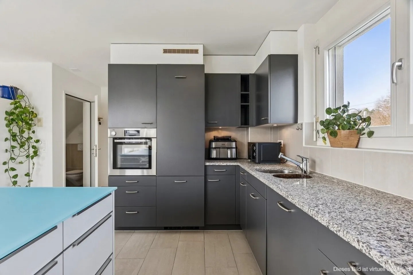 Charmante Maisonette-Dachwohnung in Bassersdorf mit Sonnenbalkon - Foto 2 di 8