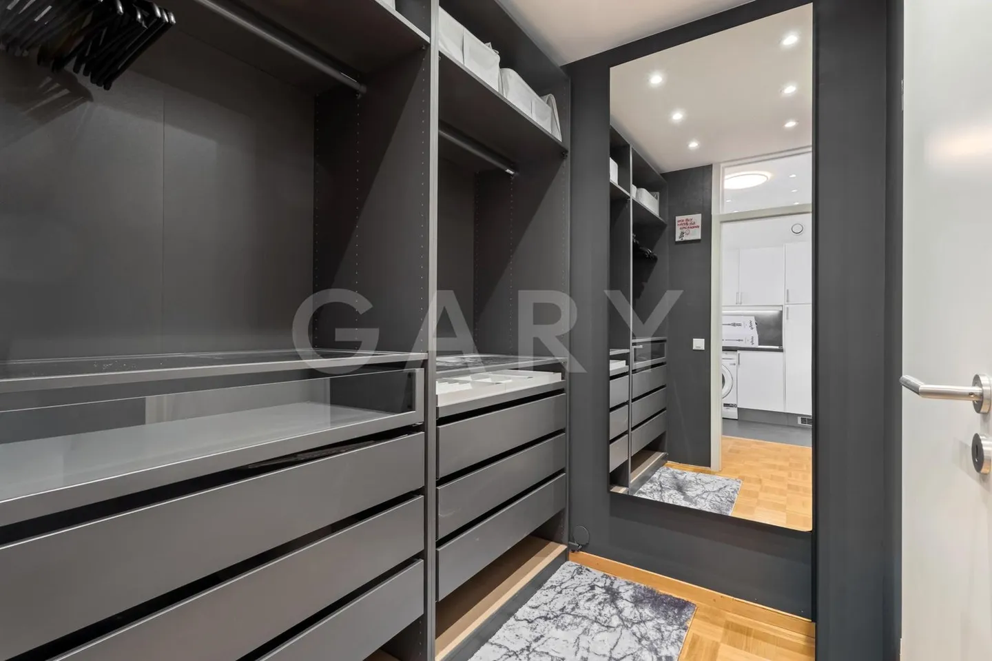 Rare studio in the attic, unobstructed view and absolute tranquility in the heart of Geneva - Photo 8 of 11