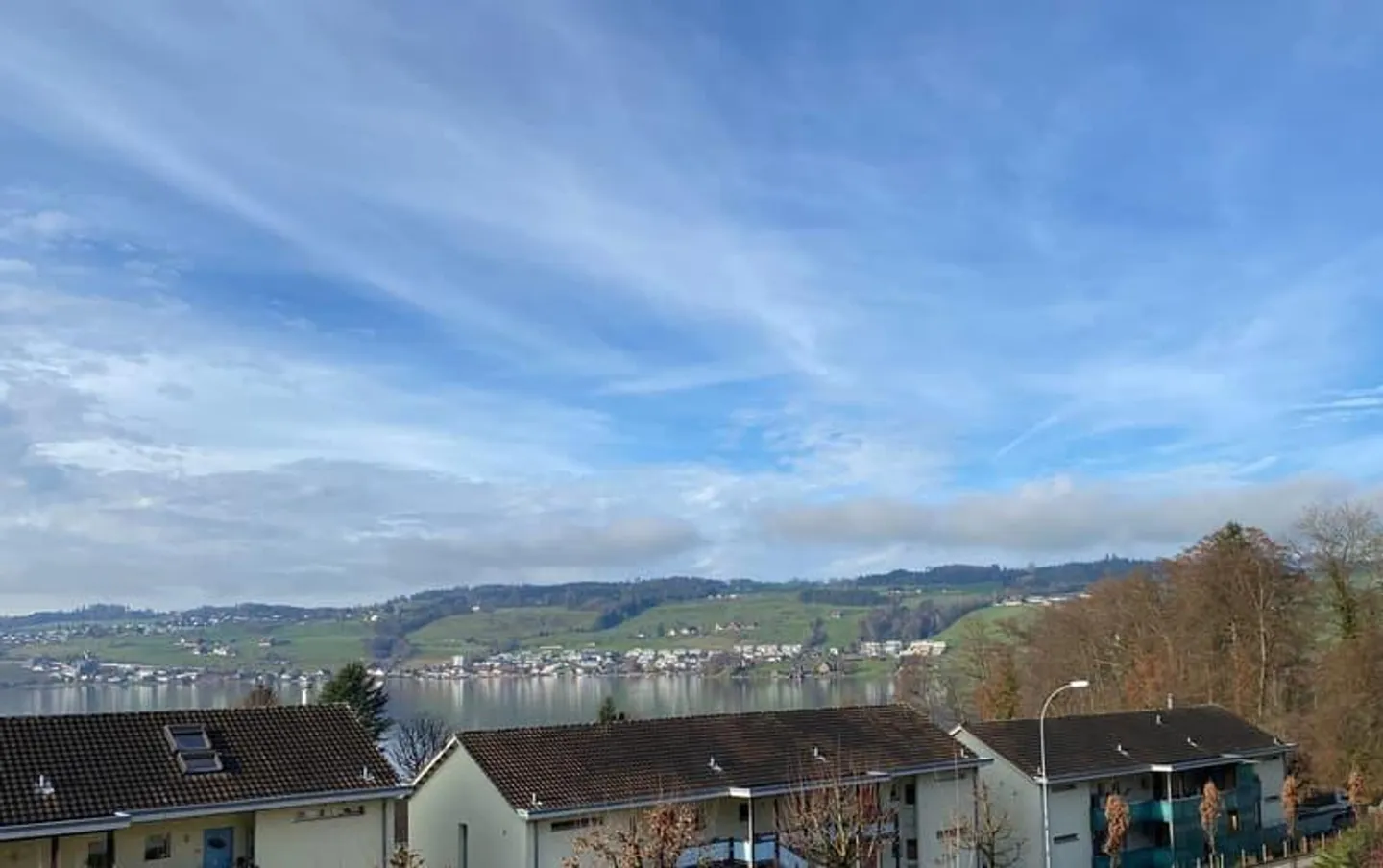 Grosse Wohnung mit Seesicht am Fuss der Rigi mit Platz für Homeoffice - Photo 2 of 14