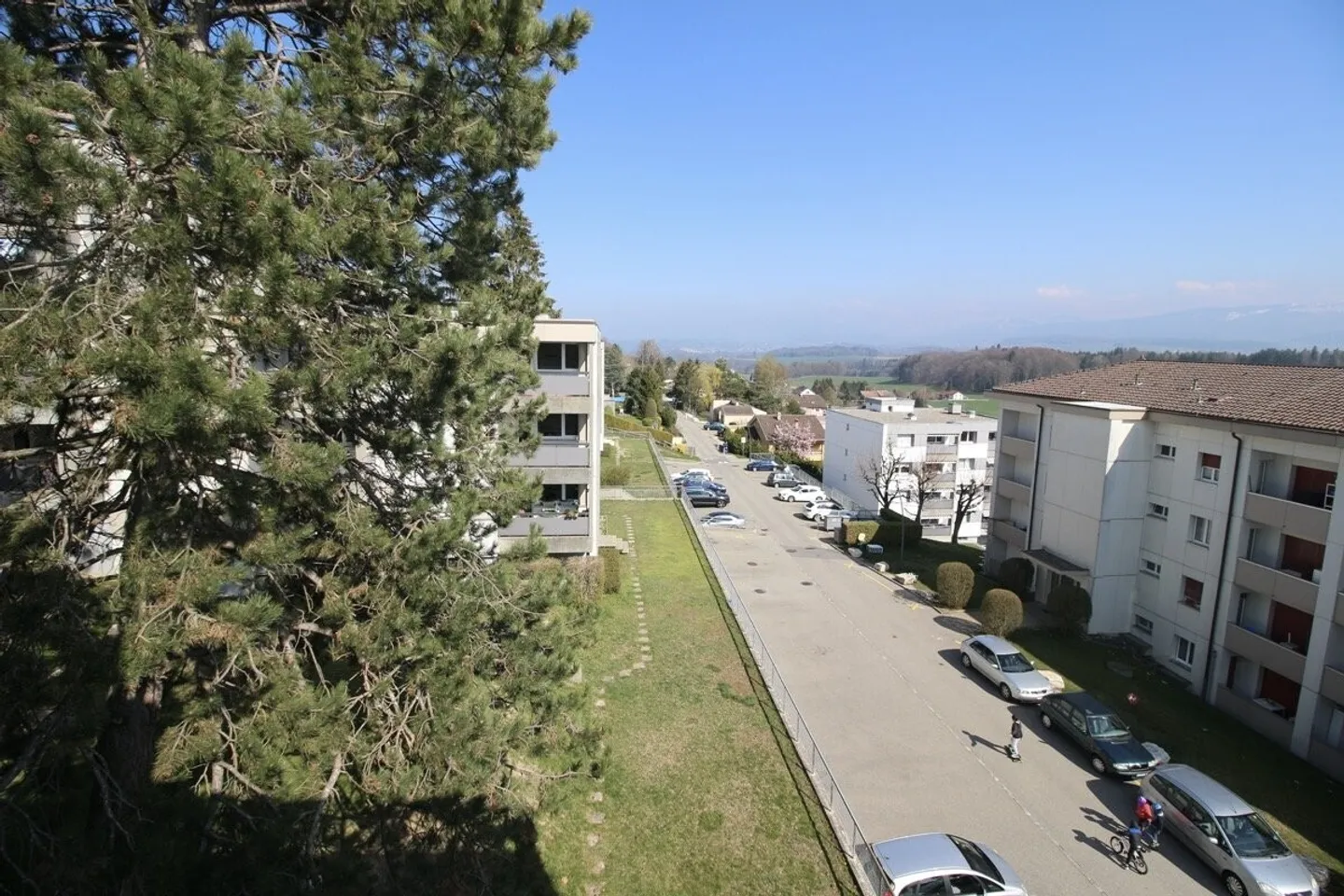 Appartement spacieux en cadre verdoyant - Photo 12 sur 13