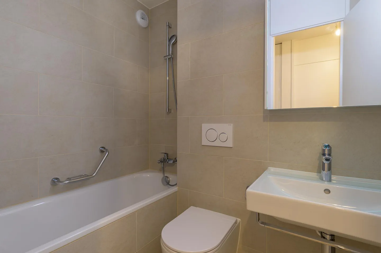 Appartement rénové 5.5 pièces - Photo 3 sur 3