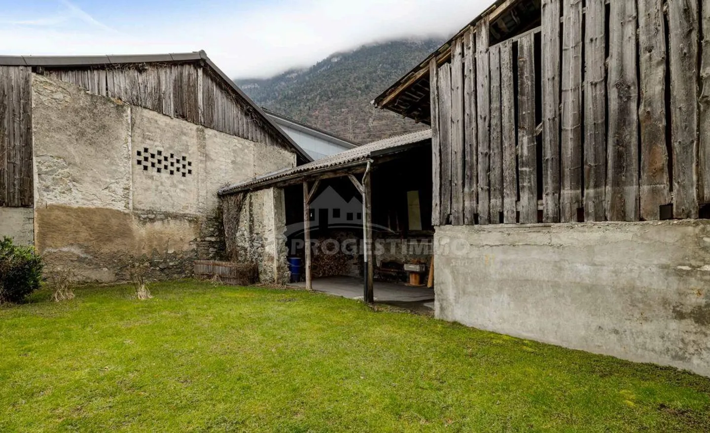 4-room apartment with a large area of 115 m2 on the ground - Photo 2 of 7