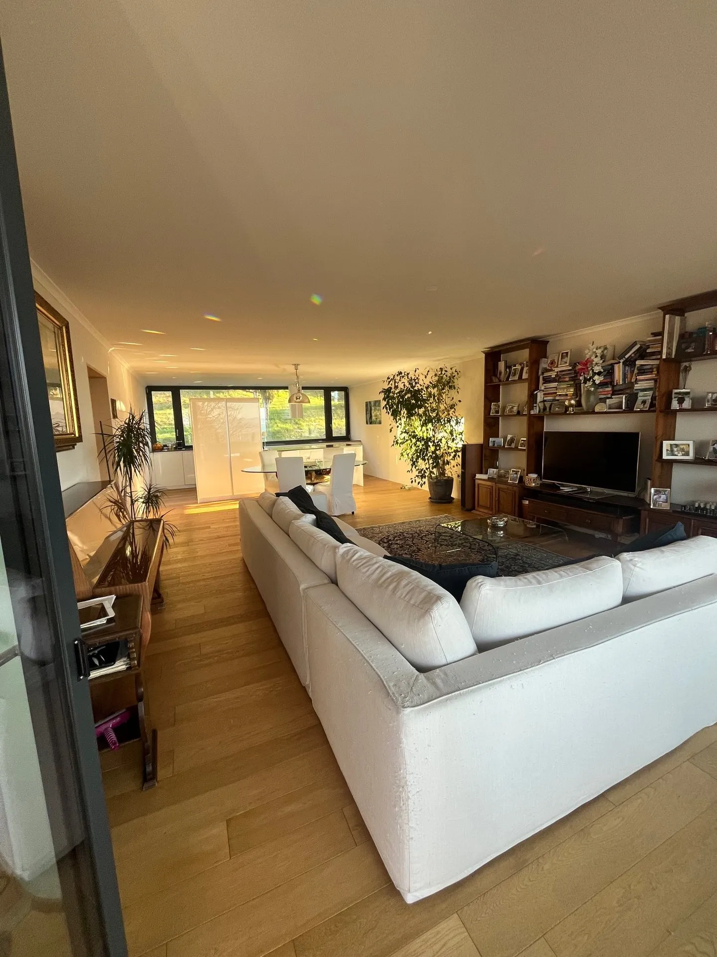 Ampio appartamento con 4 camere in vendita - Foto 2 di 11