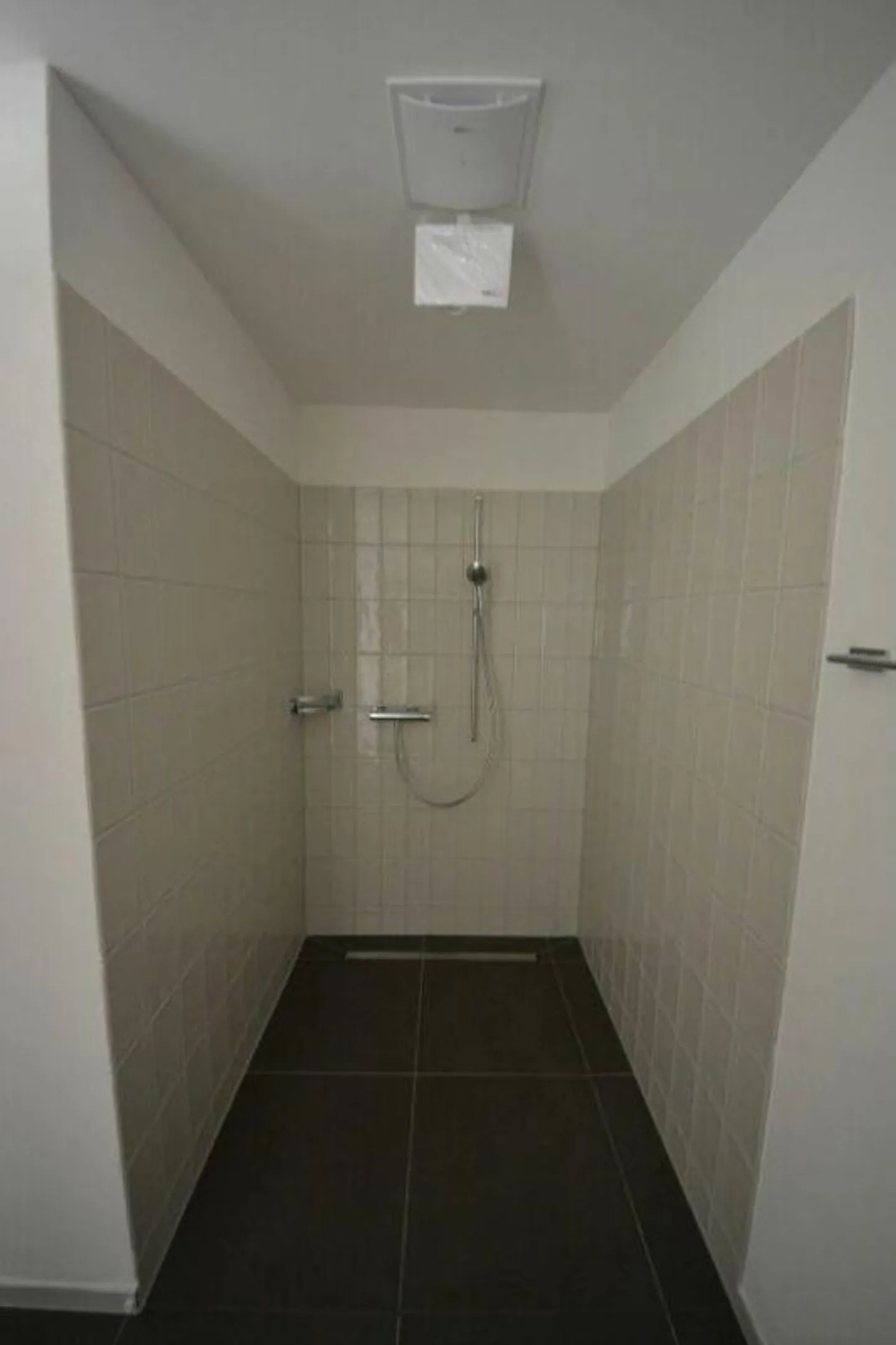 Modern 2.5-room apartment in a popular location seeks new tenant - Photo 11 of 16