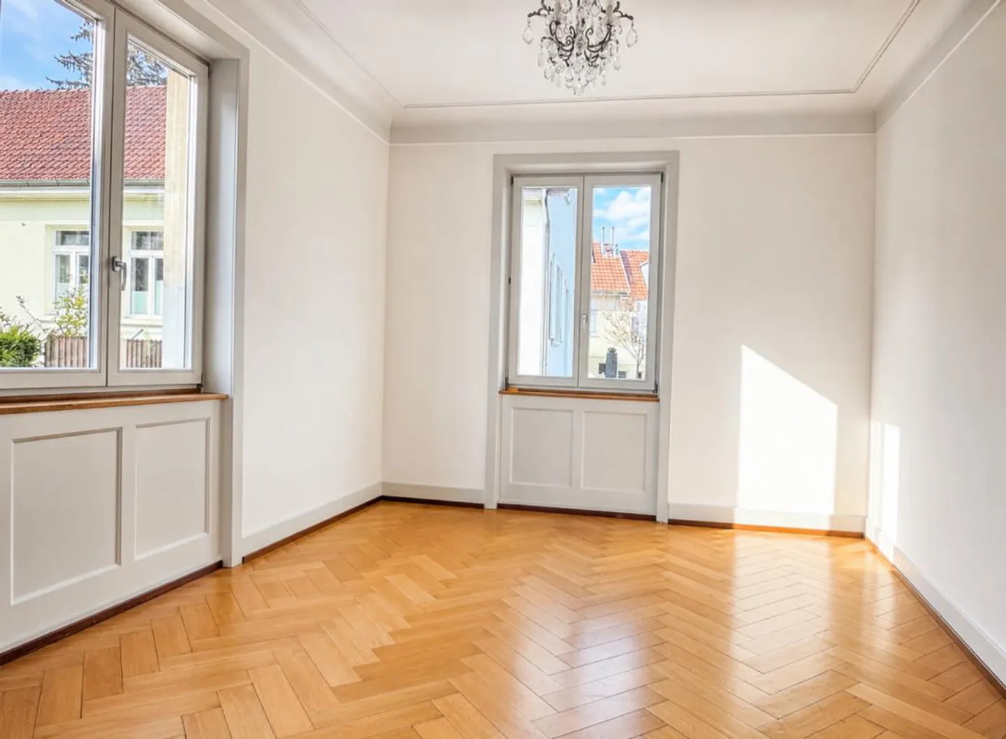 Bright commercial space in a stylish mansion - Photo 2 of 9