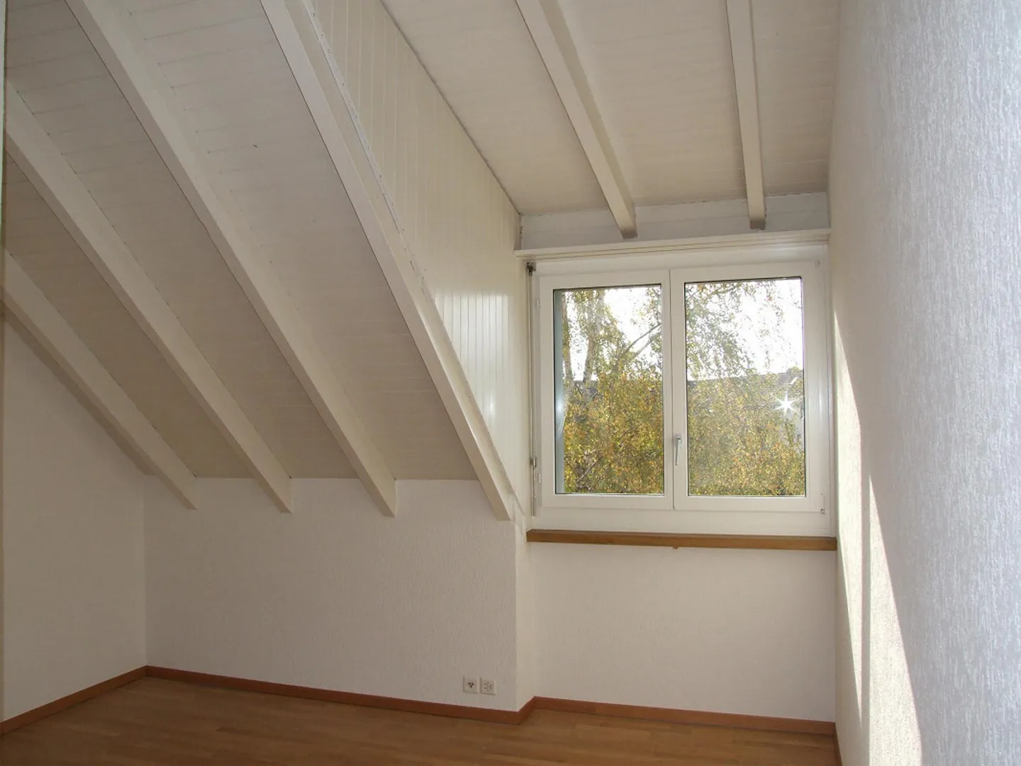 Appartamento attico centrale di 4,5 stanze con balcone e studio aggiuntivo in soffitta - Foto 9 di 14