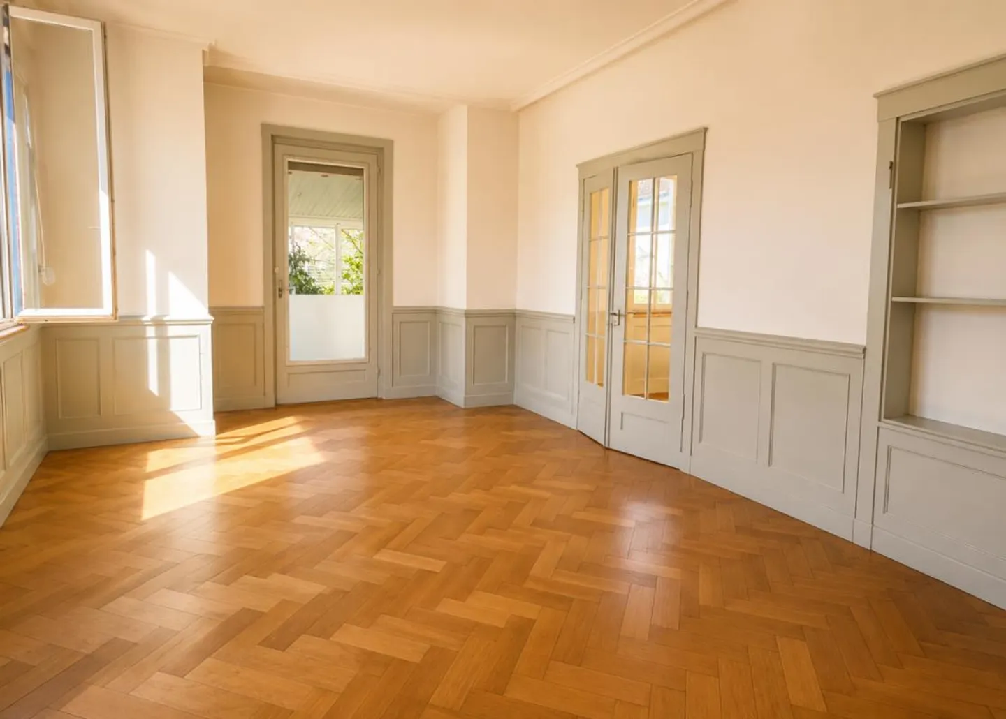 Bright commercial space in a stylish mansion - Photo 3 of 9