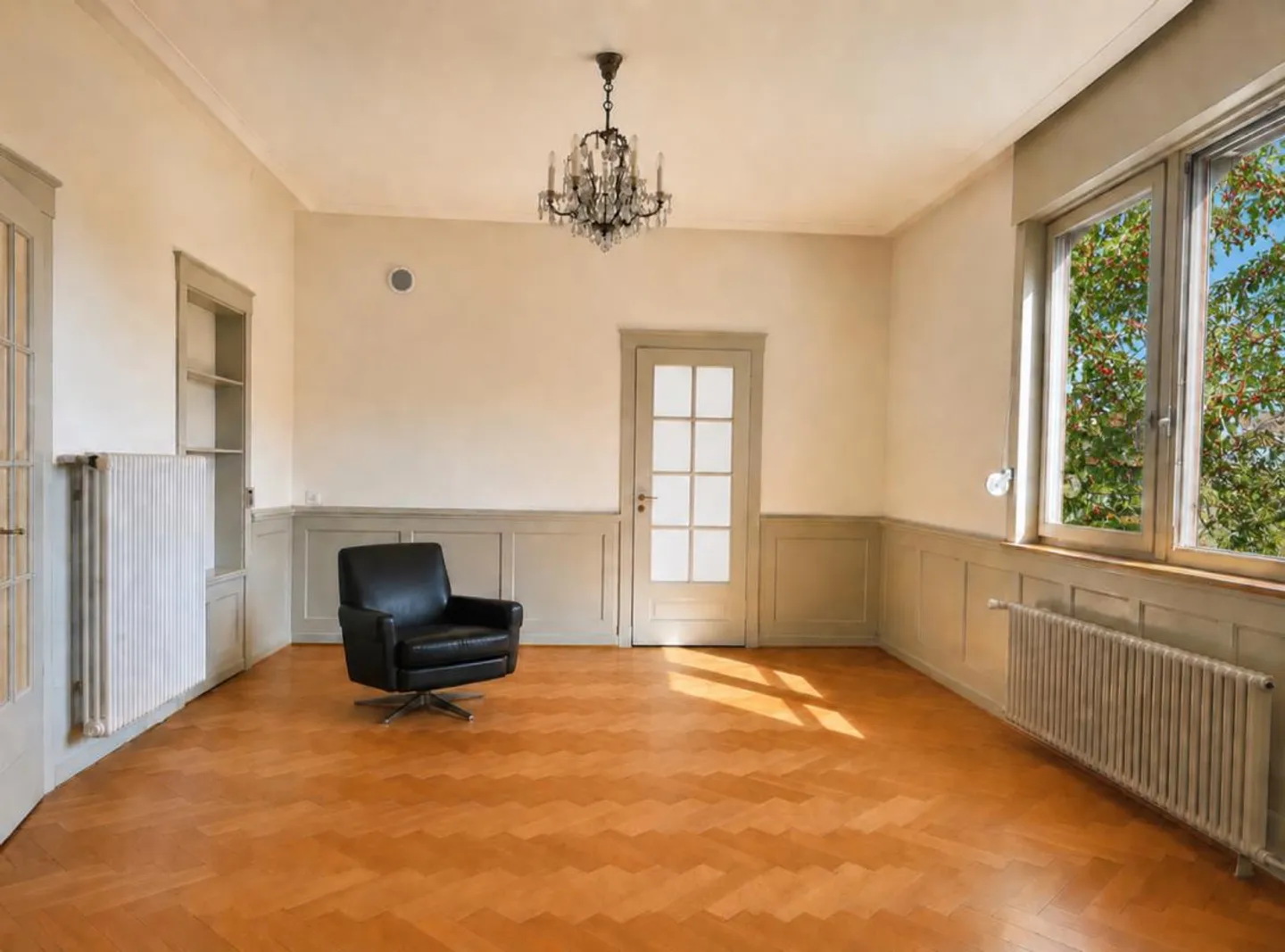 Bright commercial space in a stylish mansion - Photo 4 of 9