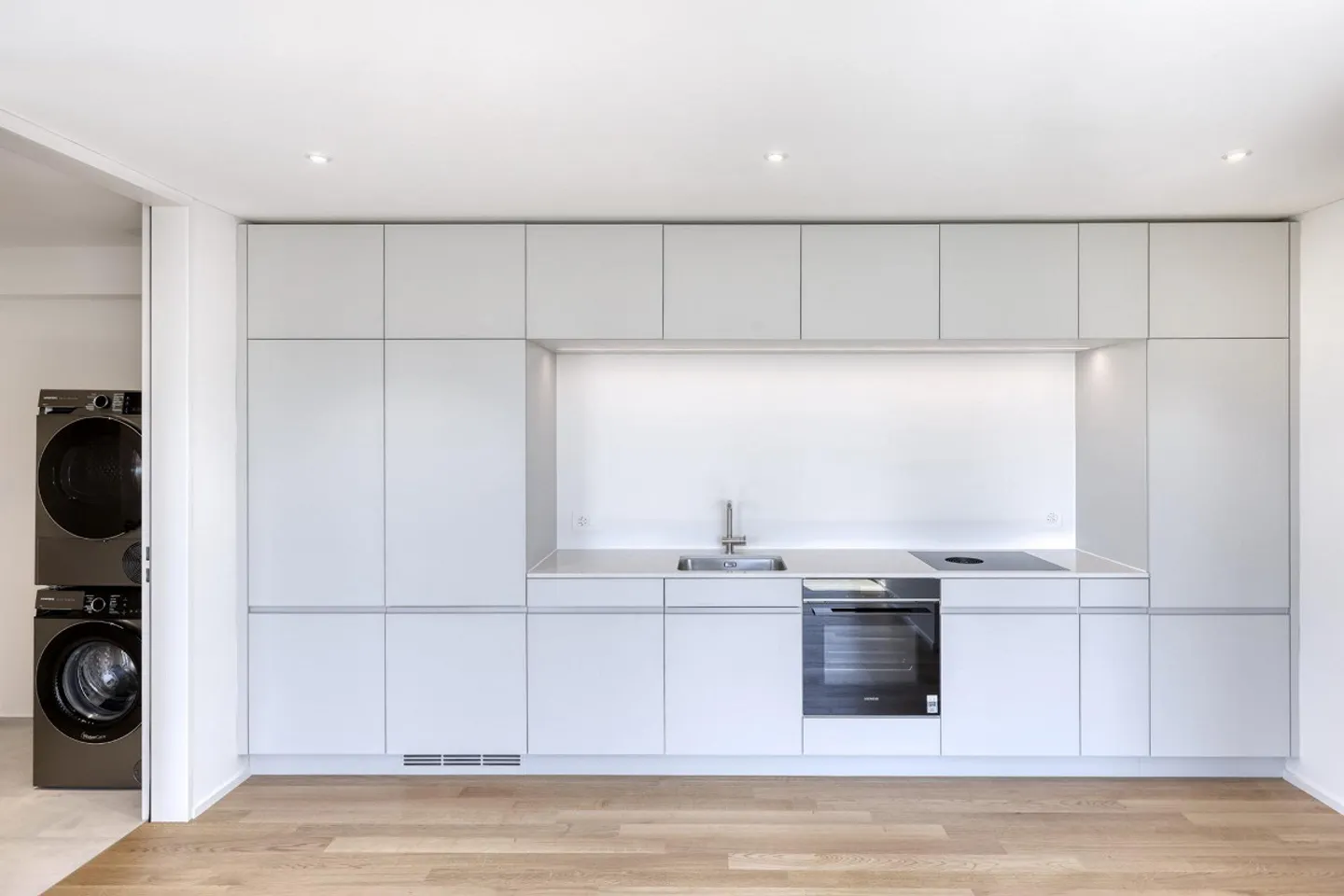 Appartement attrayant de 2,5 pièces au 3ème étage dans un emplacement de choix - Photo 2 sur 8