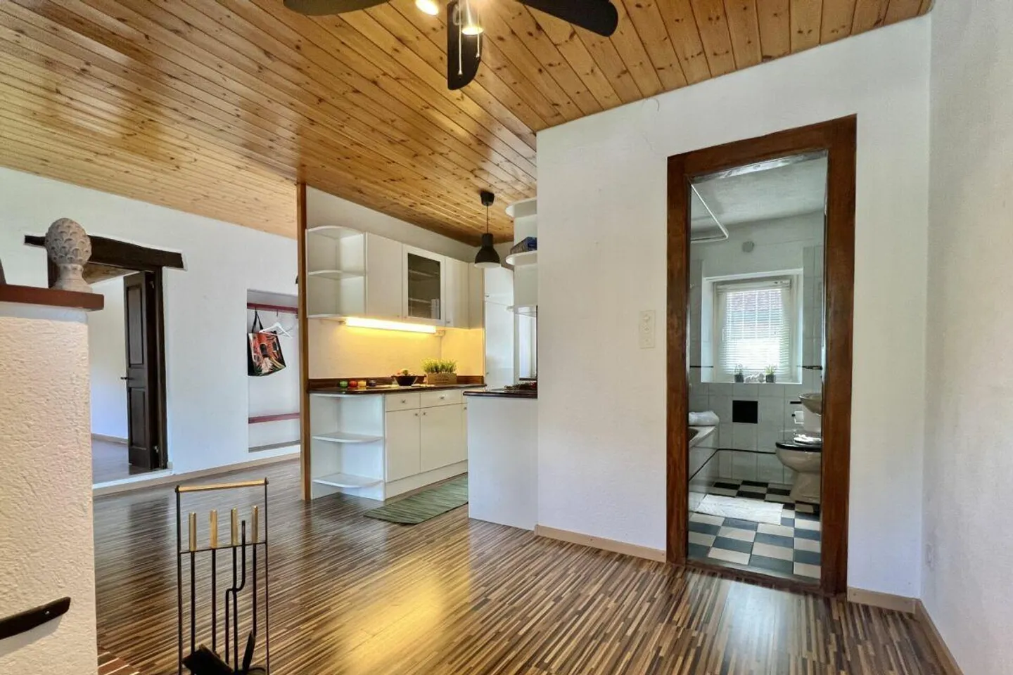 Charmantes Dorfhaus mit Garten und separatem Studio - Foto 3 von 30