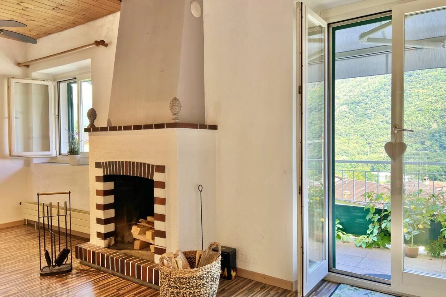 Charmantes Dorfhaus mit Garten und separatem Studio - Foto 4 von 30