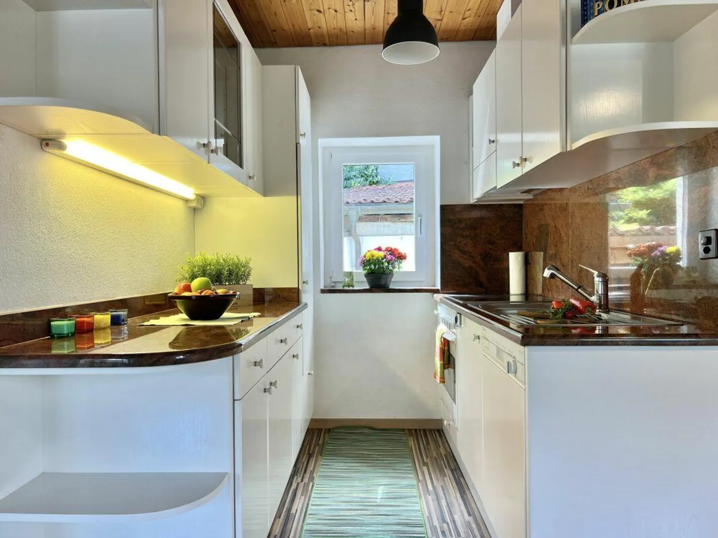 Charmantes Dorfhaus mit Garten und separatem Studio - Foto 6 von 30