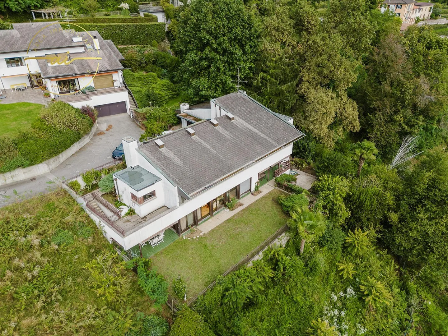 Prestigöse Villa mit Panoramablick in Morbio - Foto 3 von 13