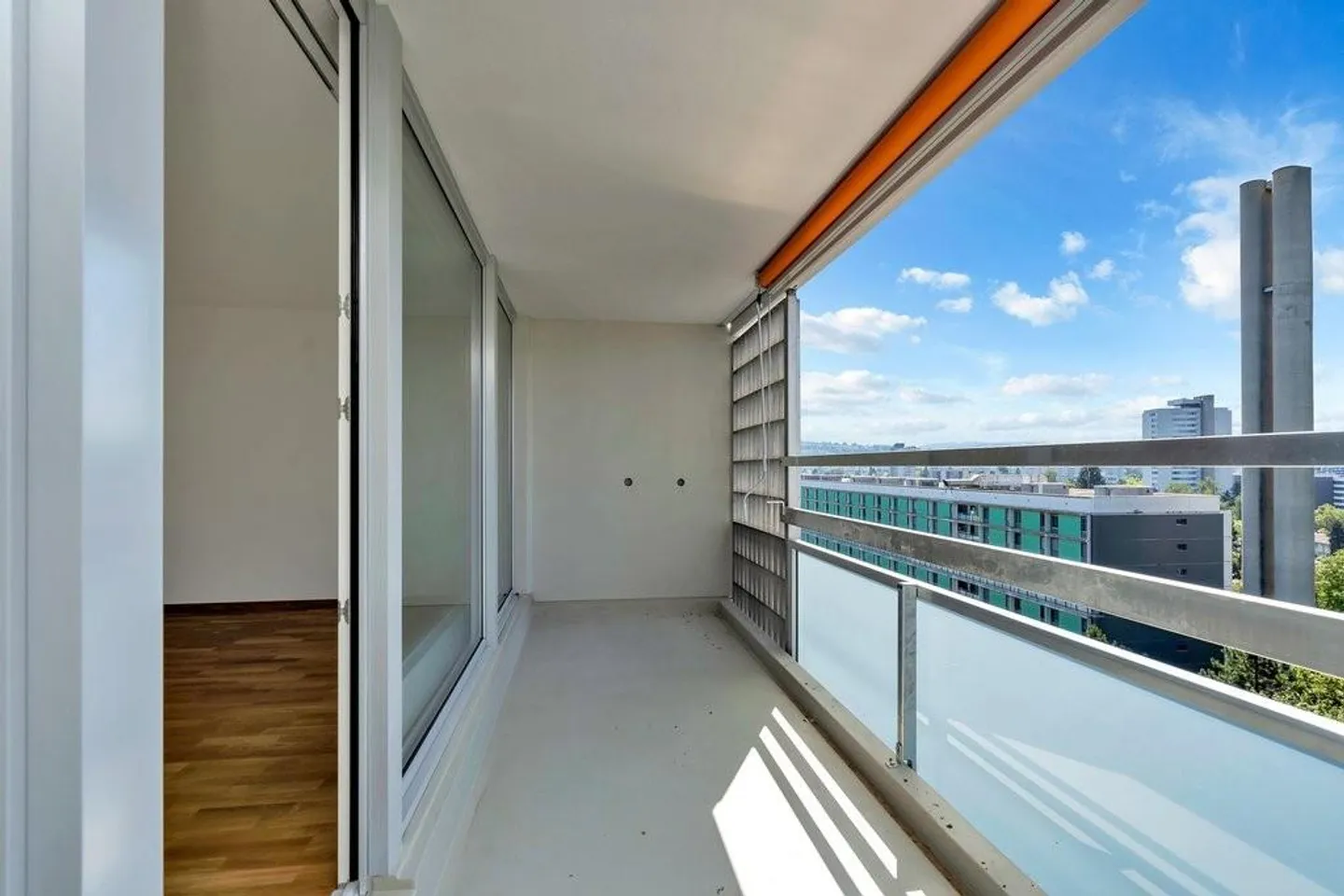 Sanierte 3.5-Zimmerwohnung im 18. Obergeschoss - Foto 1 von 6
