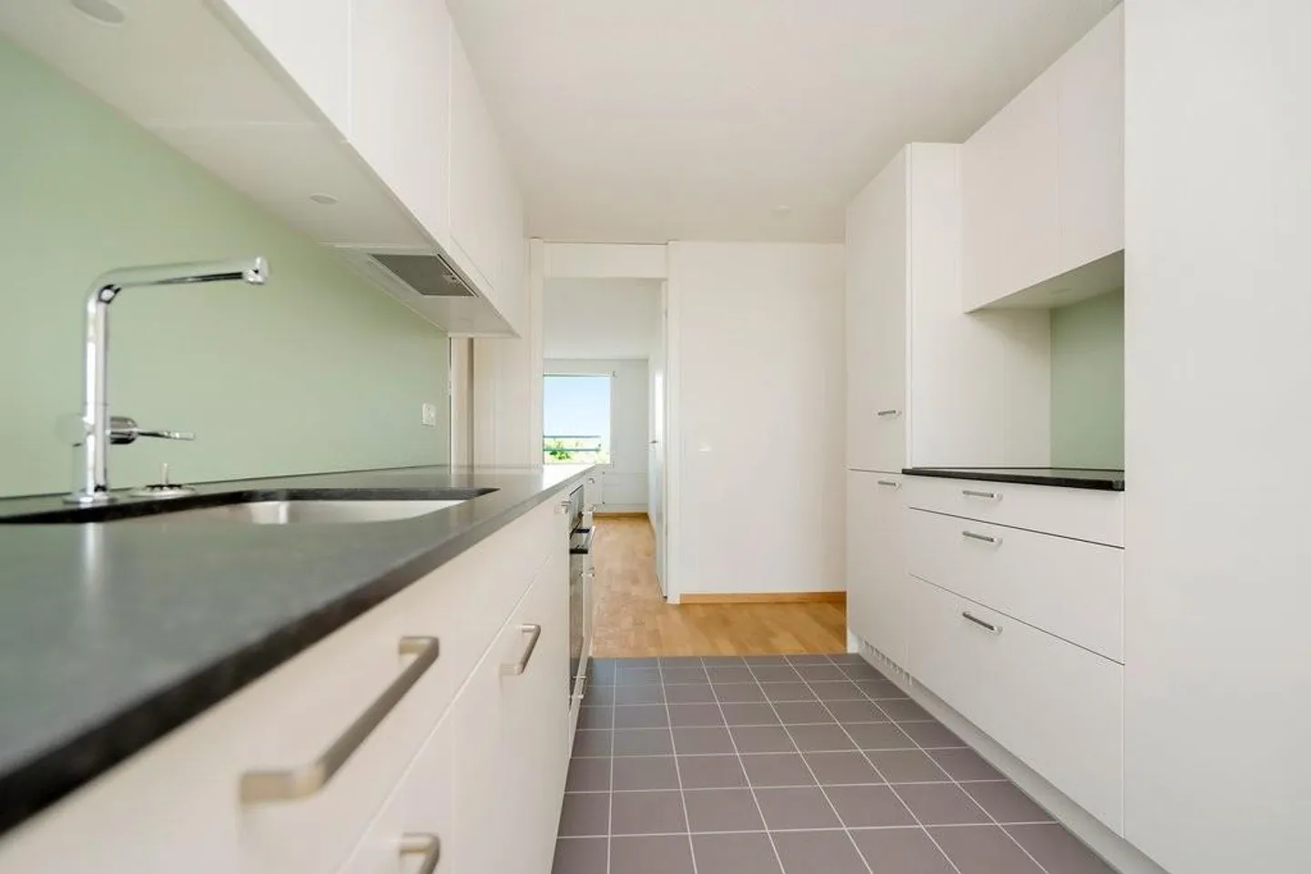 Sanierte 3.5-Zimmerwohnung im 18. Obergeschoss - Foto 2 von 6