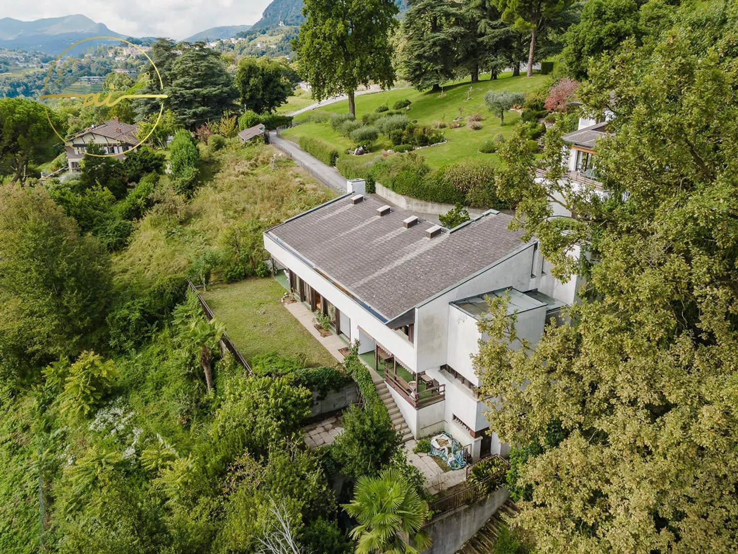 Prestigöse Villa mit Panoramablick in Morbio - Foto 5 von 13
