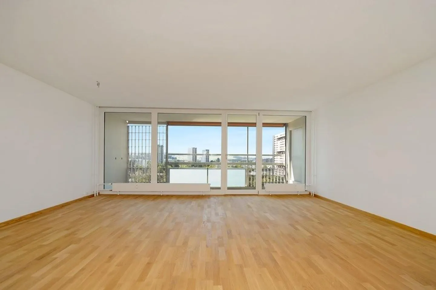 Sanierte 3.5-Zimmerwohnung im 18. Obergeschoss - Foto 4 von 6