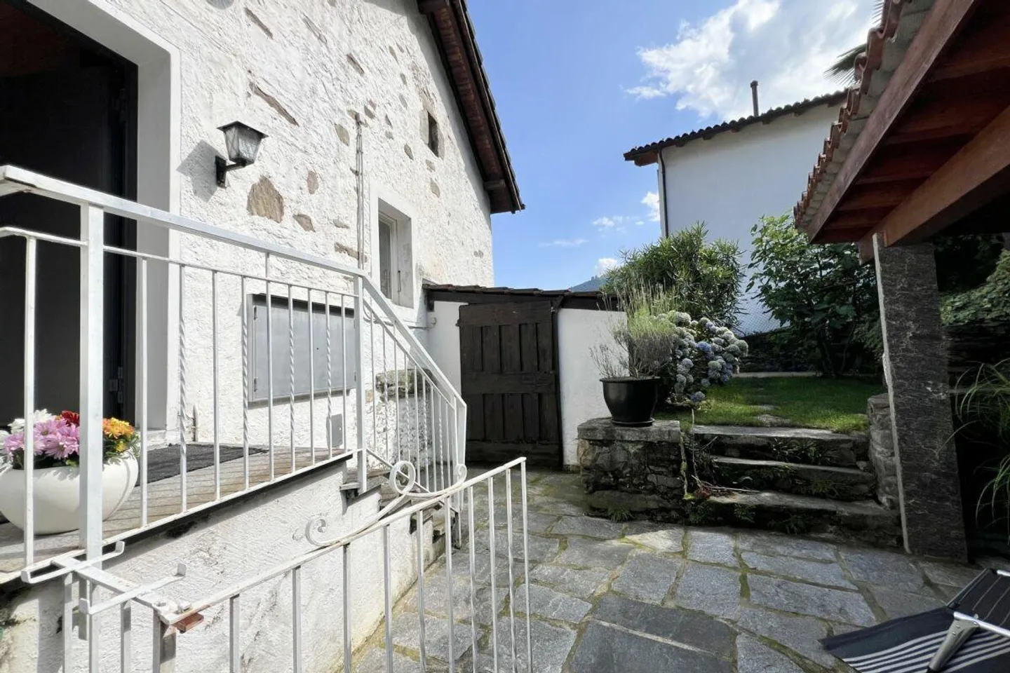 Charmantes Dorfhaus mit Garten und separatem Studio - Foto 18 von 30