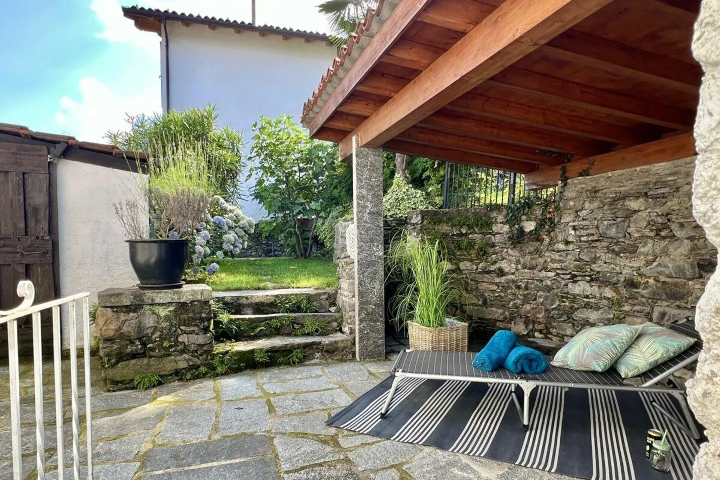 Charmantes Dorfhaus mit Garten und separatem Studio - Foto 19 von 30